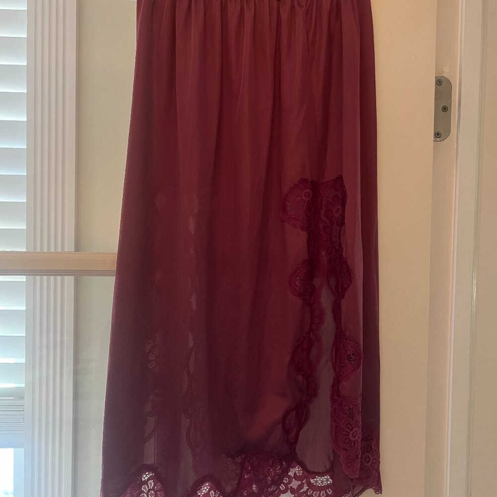 Vintage Flair Made in USA Burgundy Color Nylon Half Slip With Lace Trim Sz M